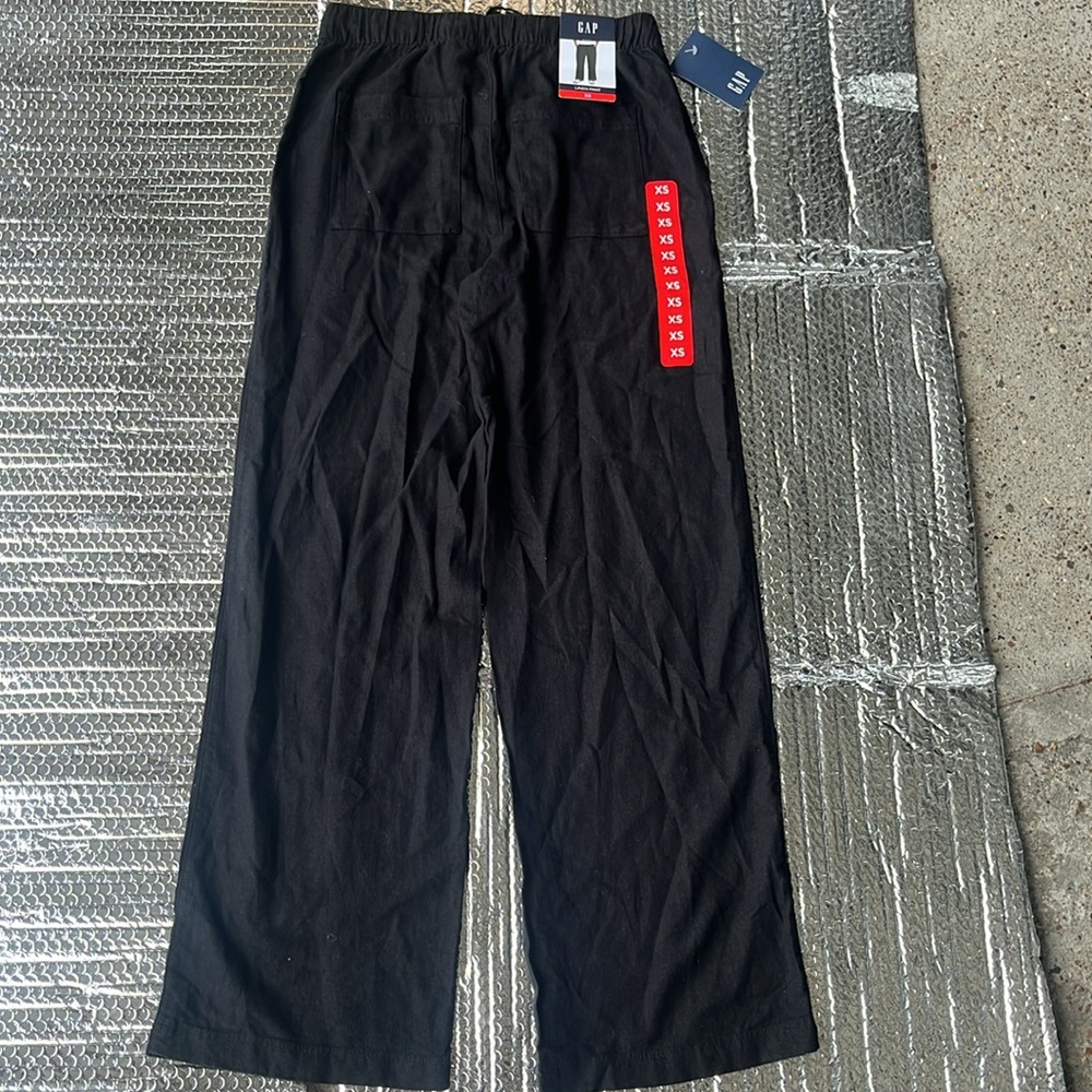 New GAP Woman’s Black Pants - Picture 4 of 7